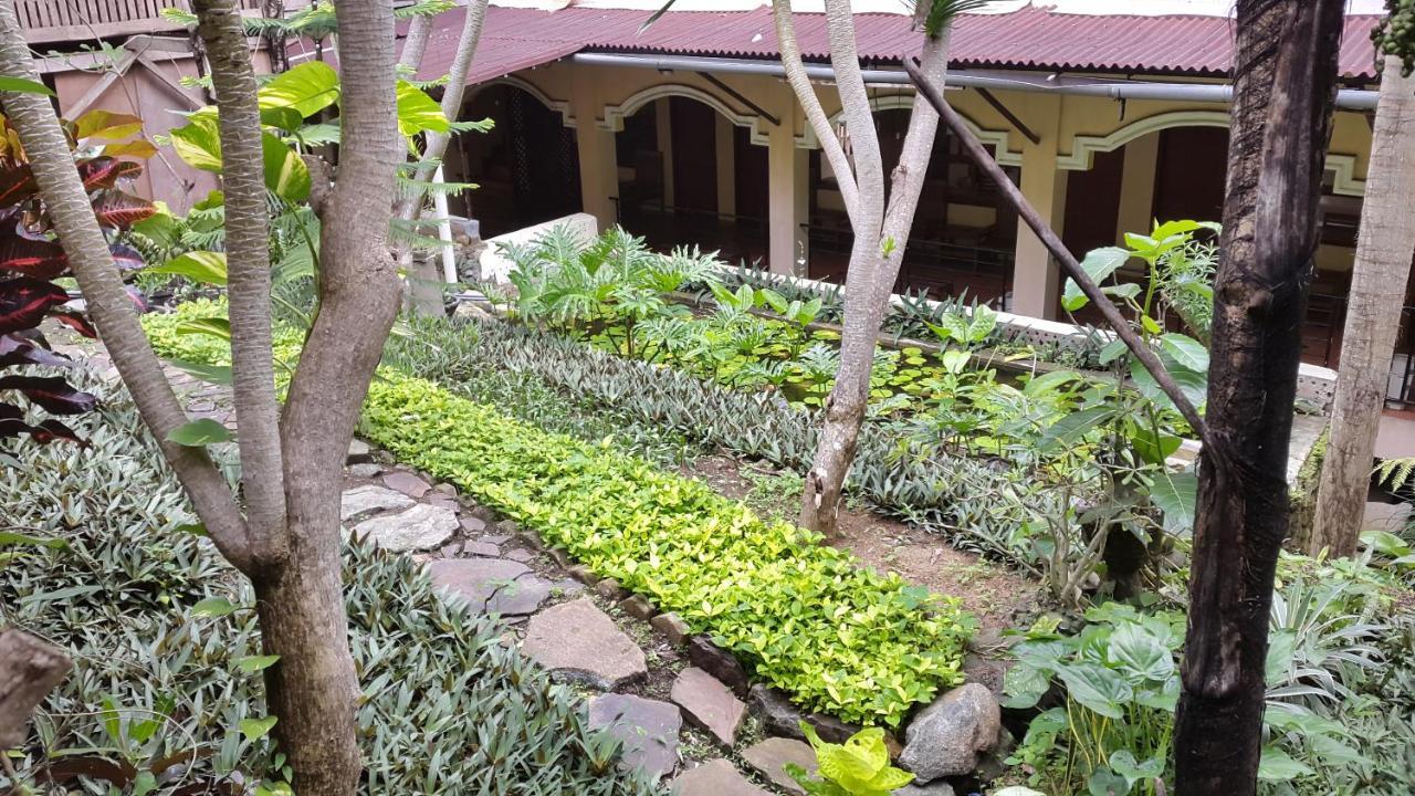 Centro Bajo Hotel & Resto Labuan Bajo Cameră foto